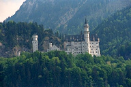 Schloss Neuschwanstein doing that fairy-tale thang